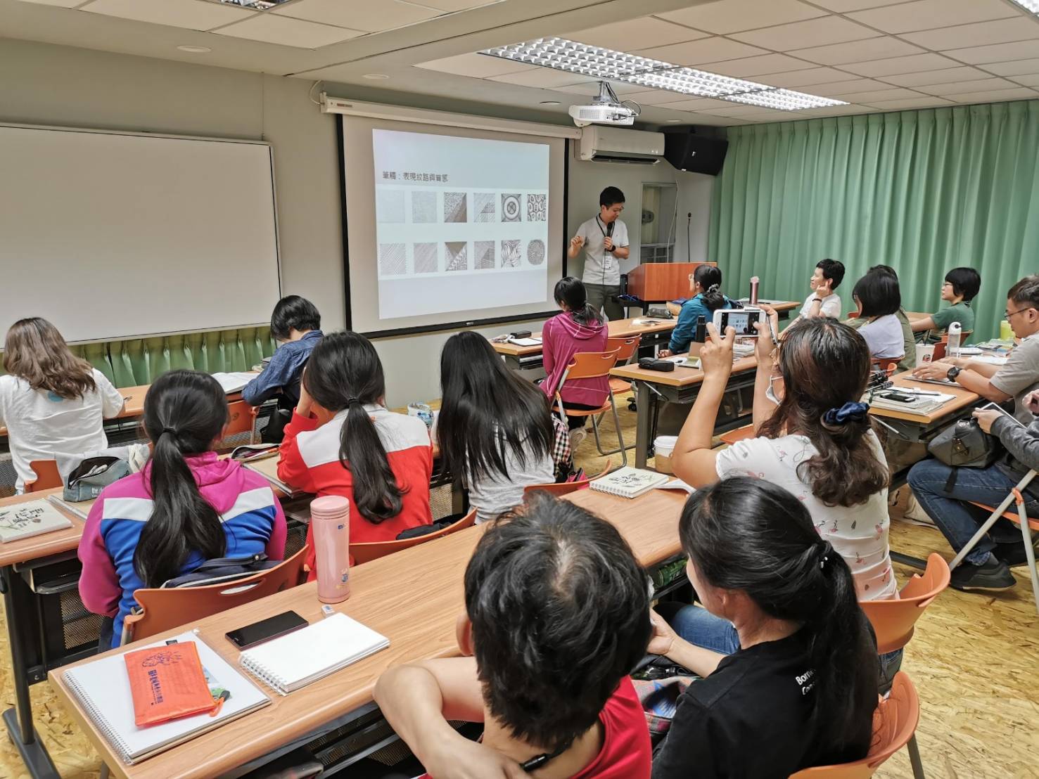 黃俊霖老師分享駐館藝術家的科學繪圖 (6)