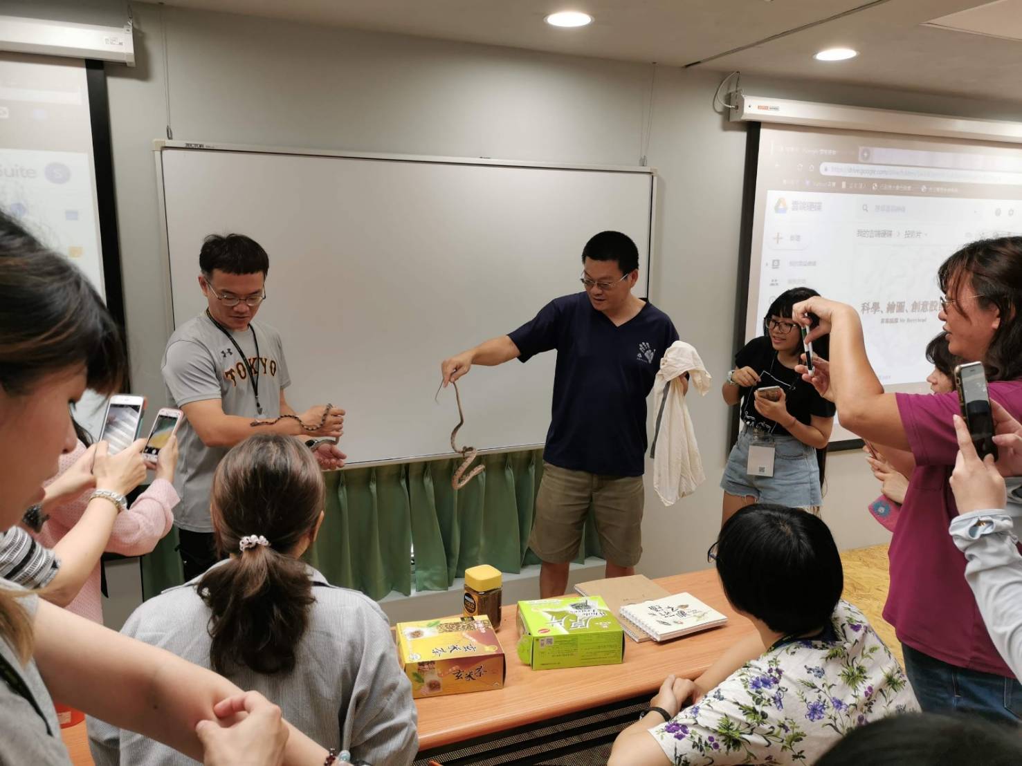 林文隆老師帶領自然觀察的科學繪圖 (5)